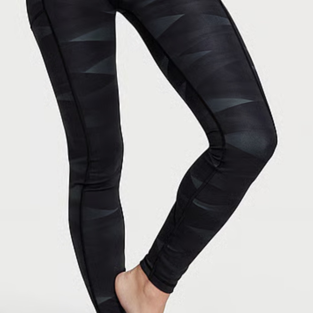 Victoria’s Secret leggings w/side pocket. Size large/long